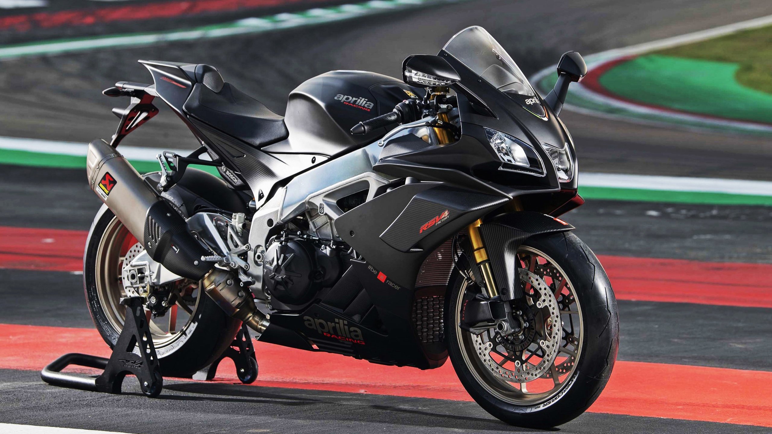 FB体育-和谐复出，利物浦势如破竹轻松晋级，利物浦合作伙伴