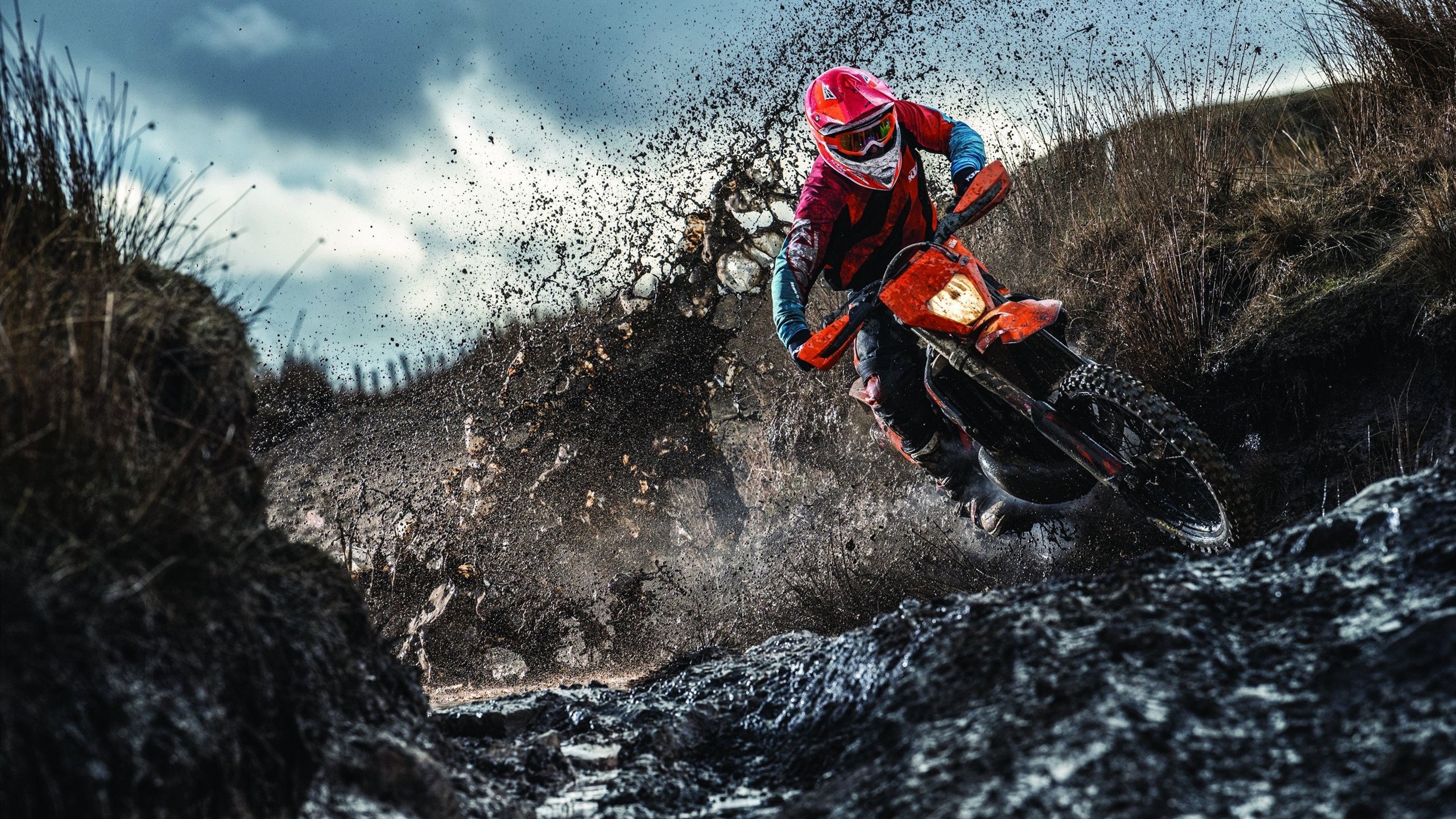 英超底部球队奋起直追，保级大战白热化，英超最低保级分