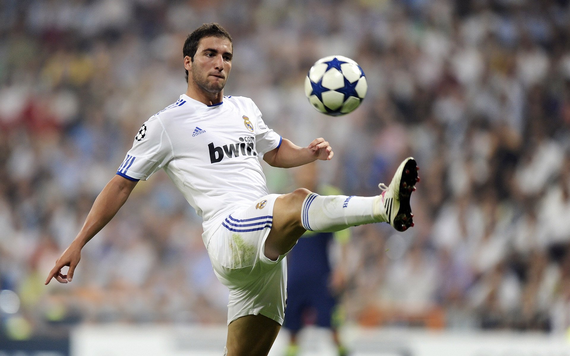 马斯坦图奥诺被视为迪斯蒂法诺接班人，或加盟皇马，康斯坦蒂诺斯·马诺拉斯